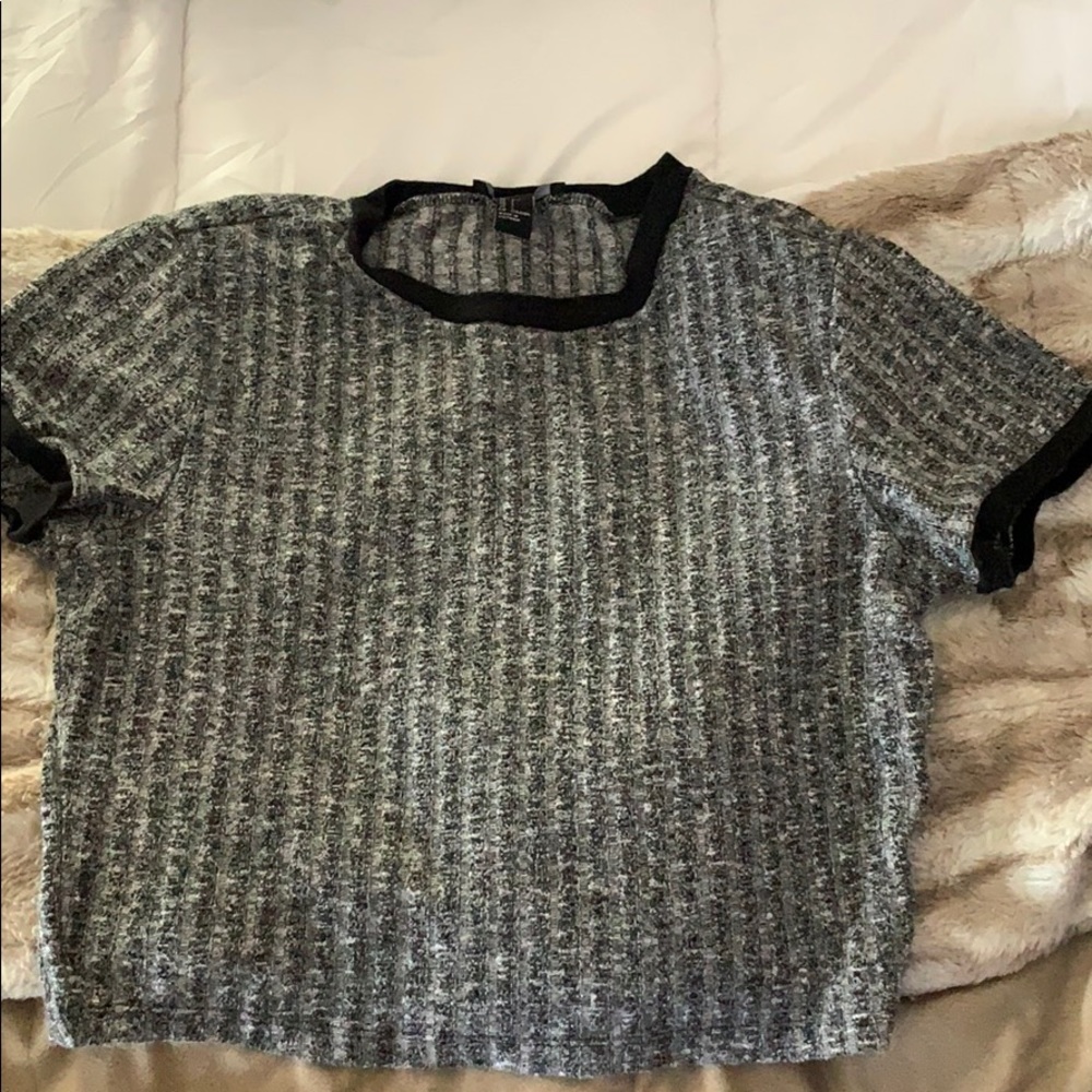 Cute cropped shirt